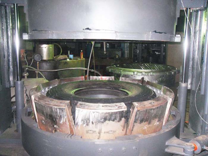 tire retreading machine 4.jpg