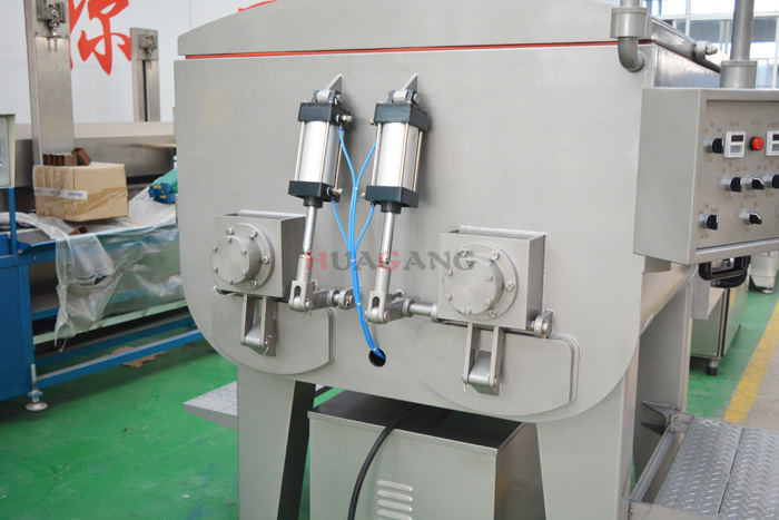 1200L vacuum meat mixer 3.jpg